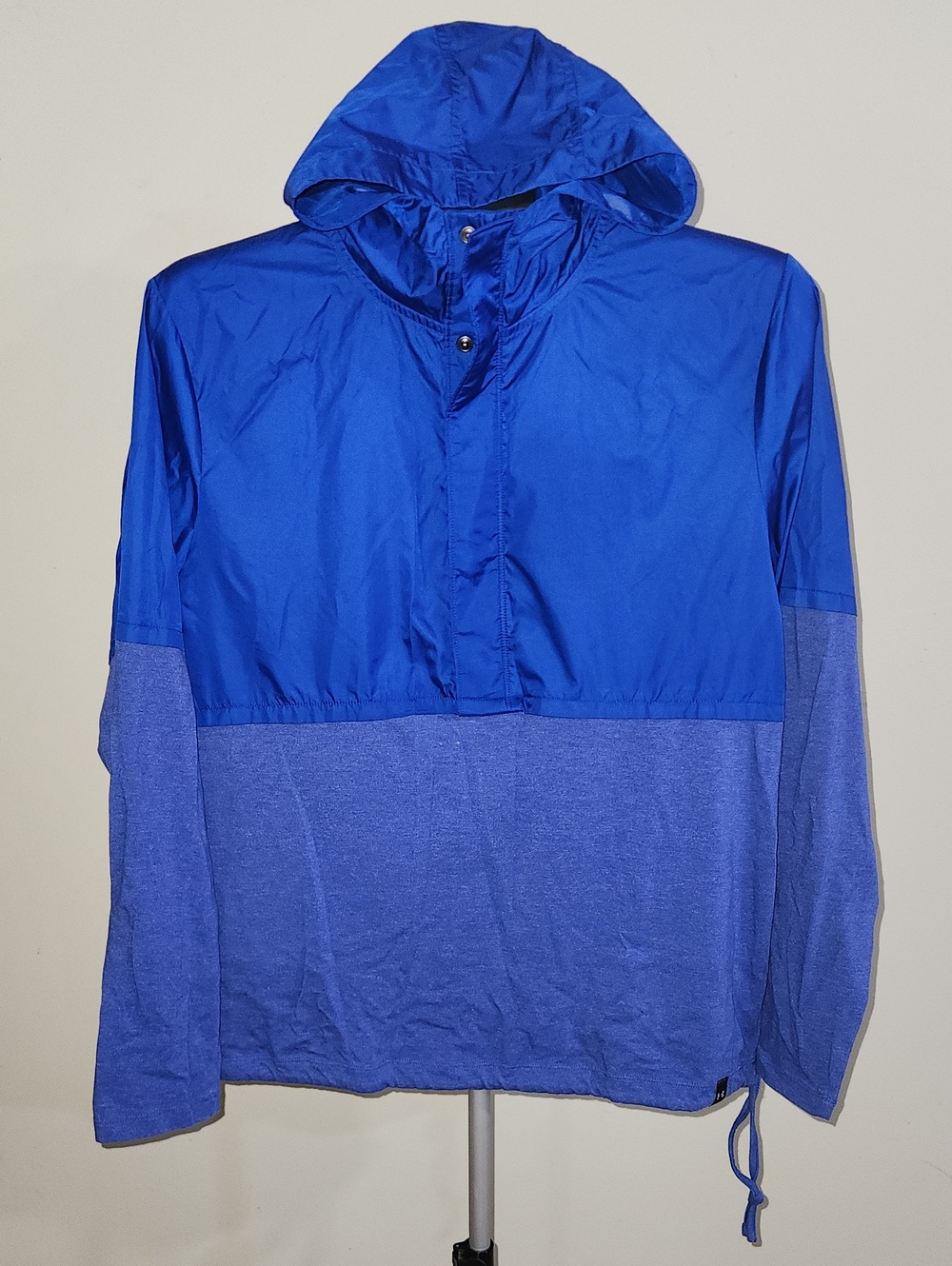 Under Armour Womens Game Royal 1/2 Zip Lightweight Wind Jacket. Size Medium.